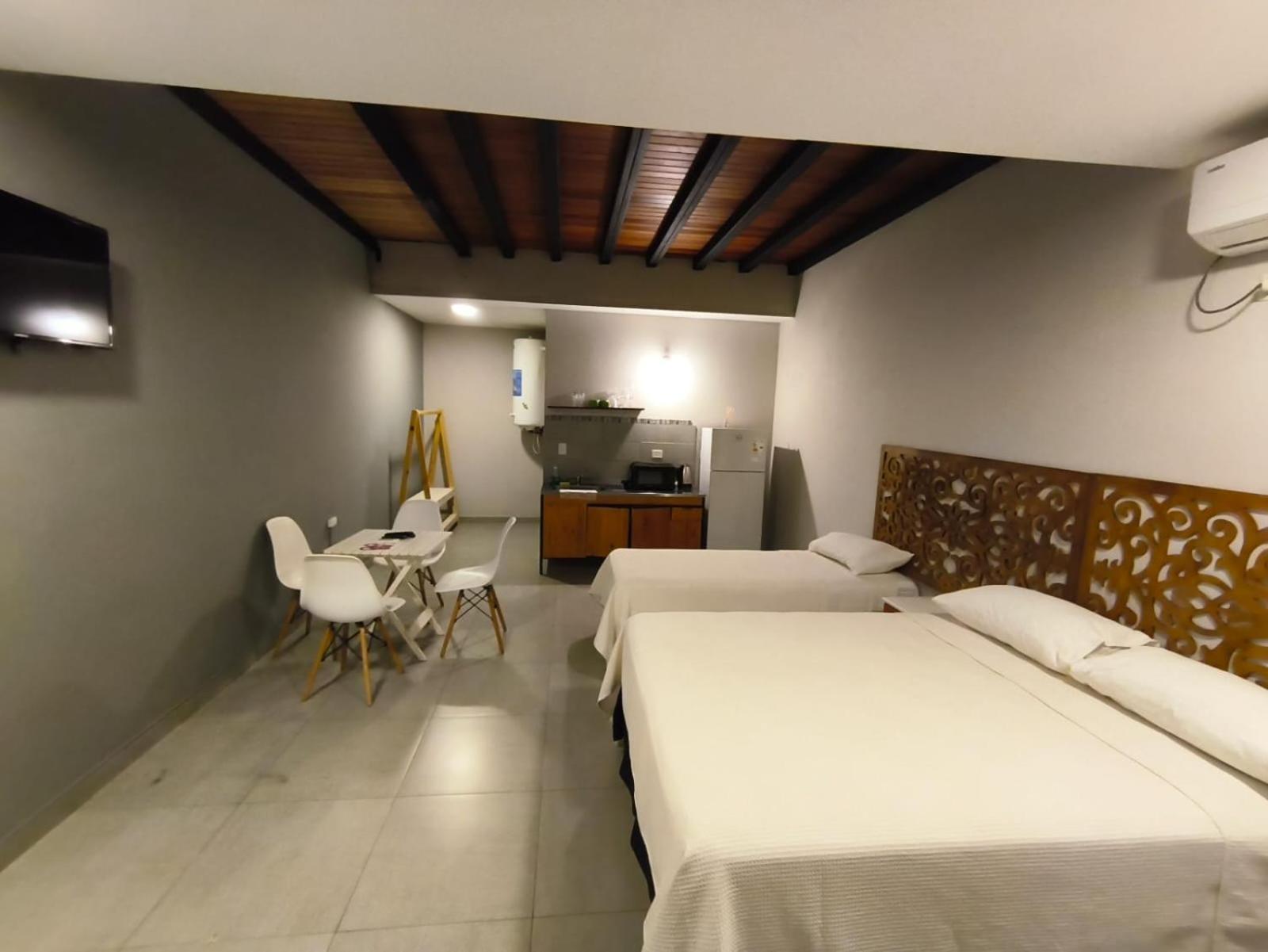 Los Lirios Apart & Suite Puerto Iguazú Extérieur photo